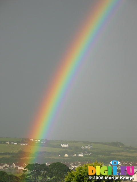 27064 Bright rainbow over fields and houses